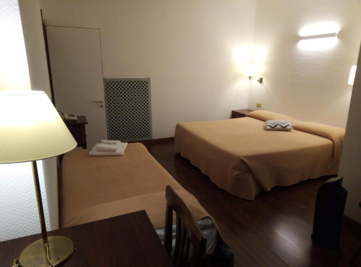 Hotel Arcadia มาเชราตา ภายนอก รูปภาพ