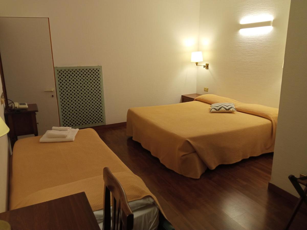 Hotel Arcadia มาเชราตา ภายนอก รูปภาพ