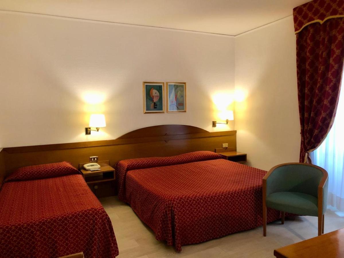 Hotel Arcadia มาเชราตา ภายนอก รูปภาพ